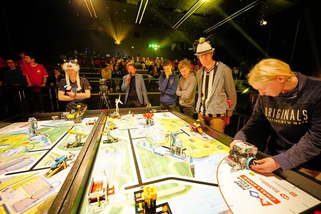 2023 03 Lender Gymnasium Robotik AG Lego League (11)