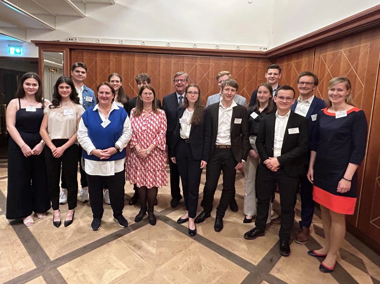 2023 05 Lender Gymnasium SK Jugend gründet Dollenberg Dialog (1)