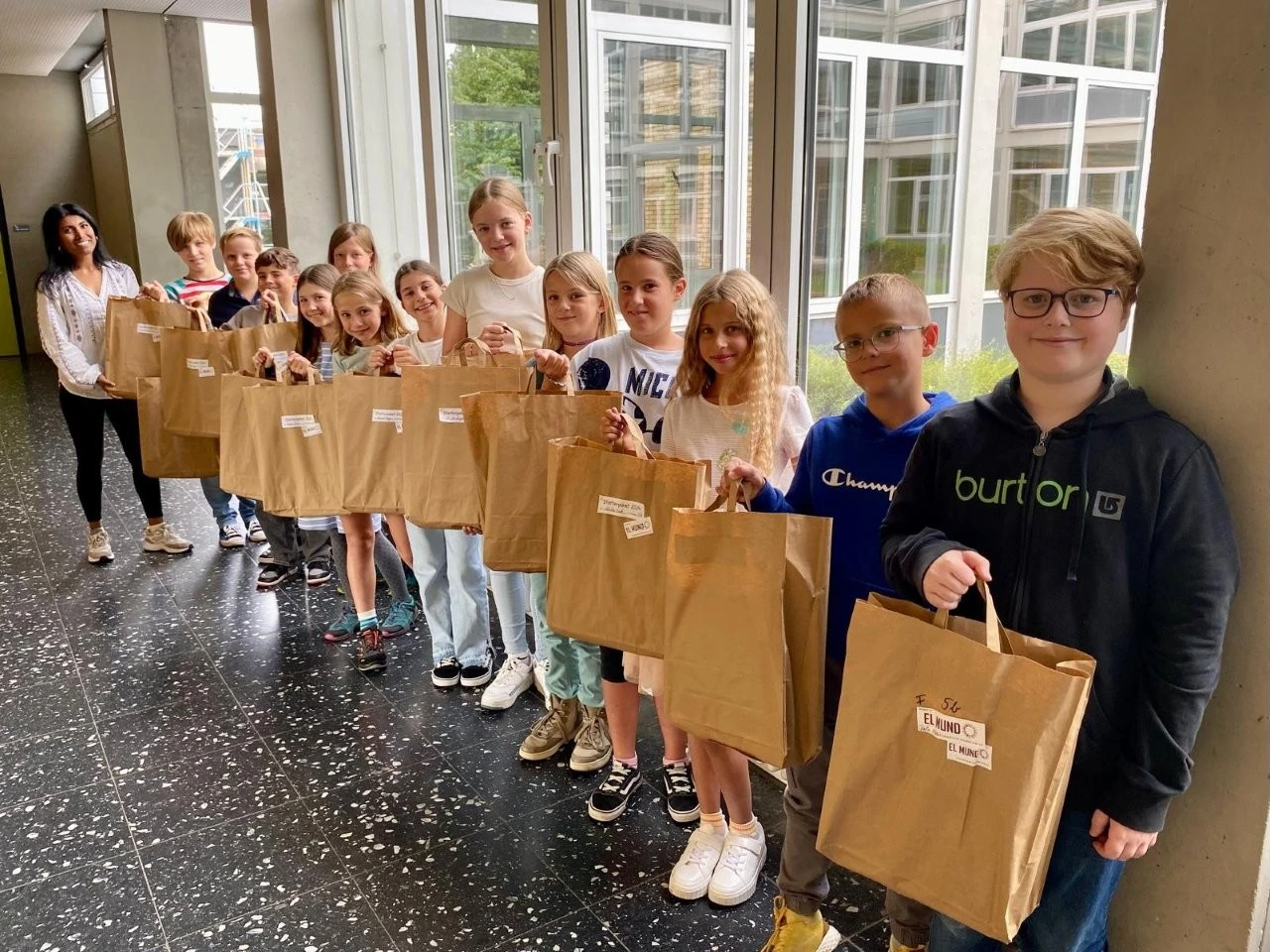2024 09 Lender Gymnasium ElMundo Sarterpakete (3)