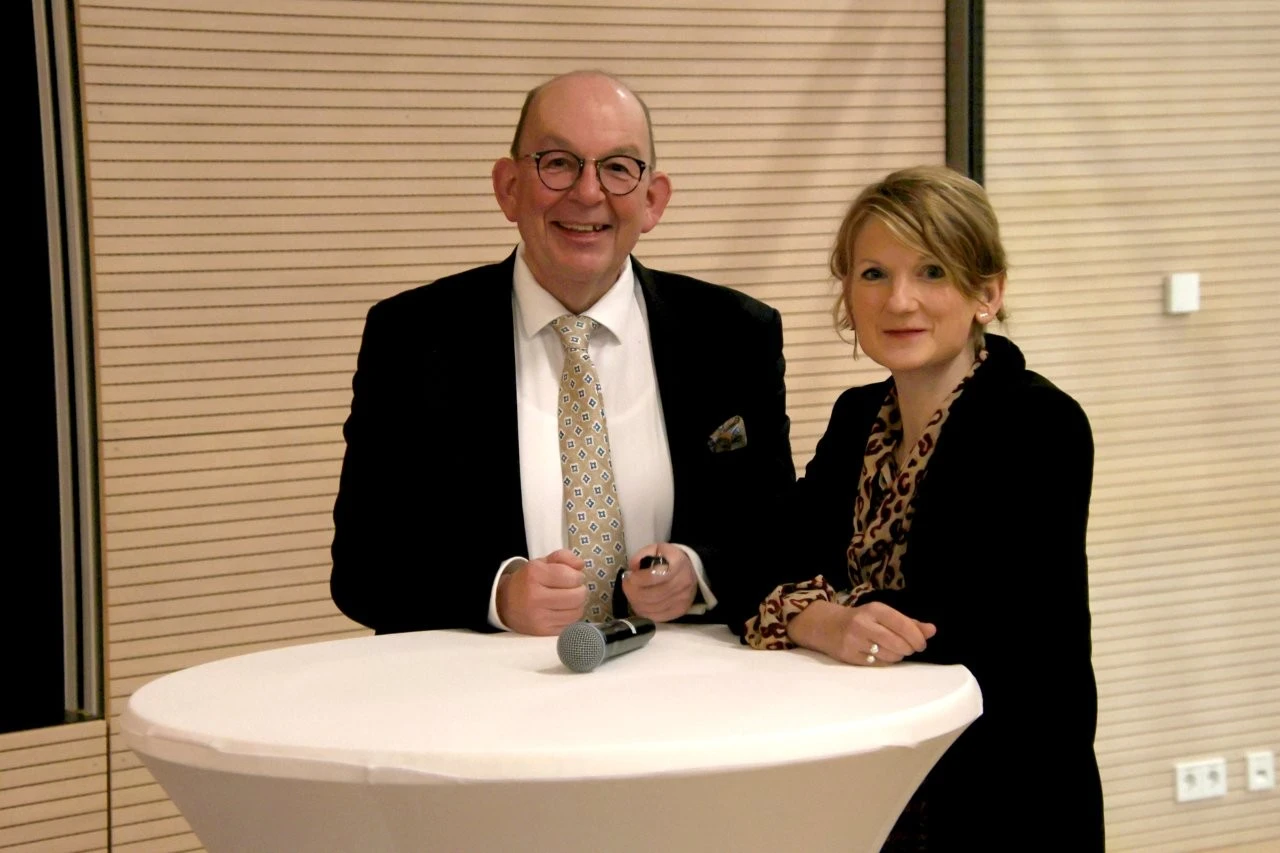 2024 11 Lender Gymnasium Lender bewegt Diksussion Scheck Krohn (3)