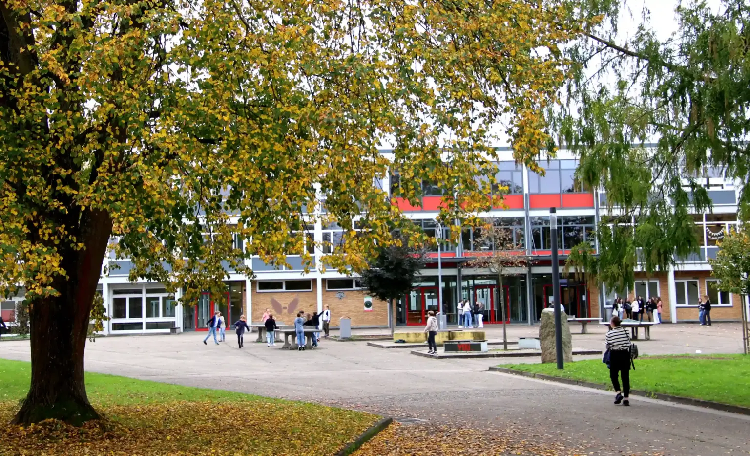 2025 Lender Gymnasium Campus AG Schulgebäude