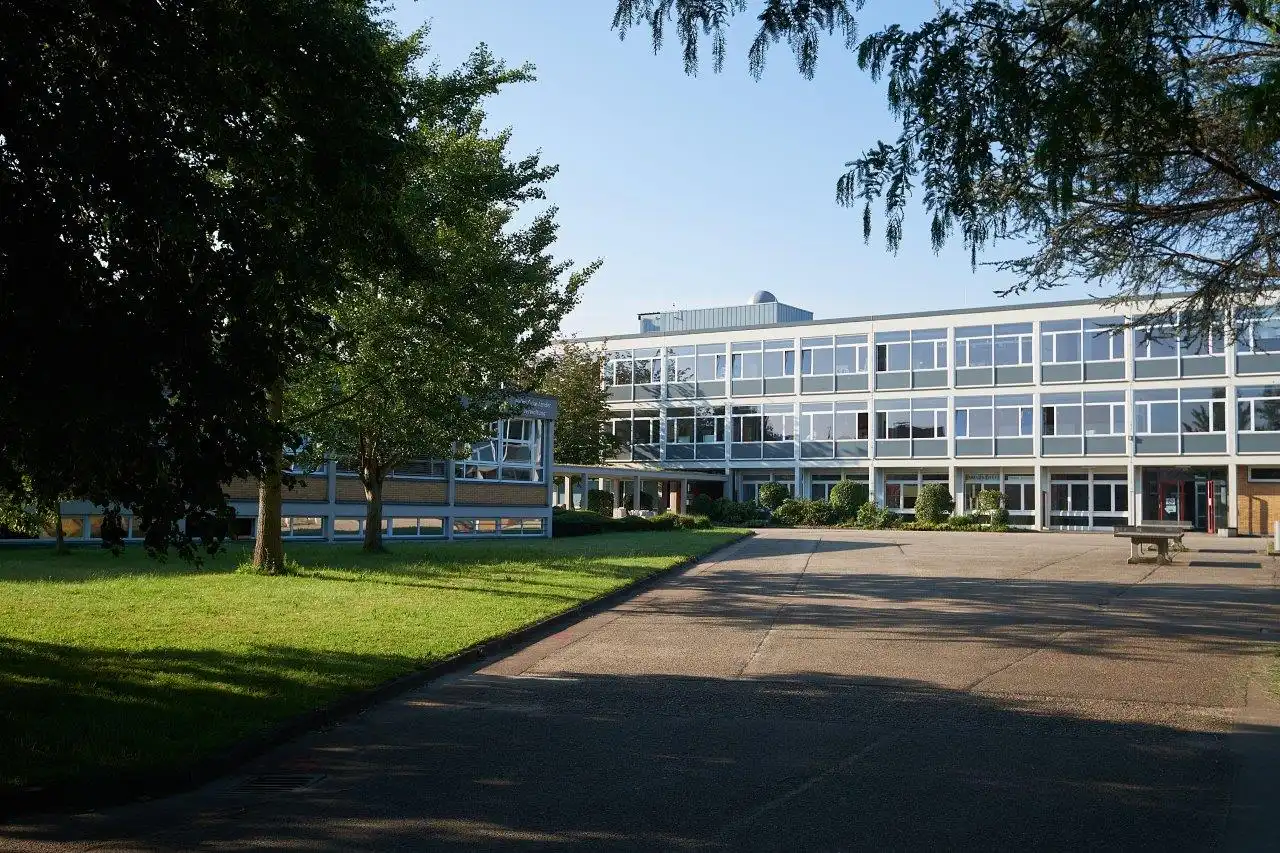 2025 Lender Gymnasium Campus AG Schulgebäude Kaeflein (1)