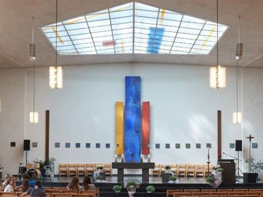 2025 Lender Gymnasium Heimkirche Altar Kaeflein