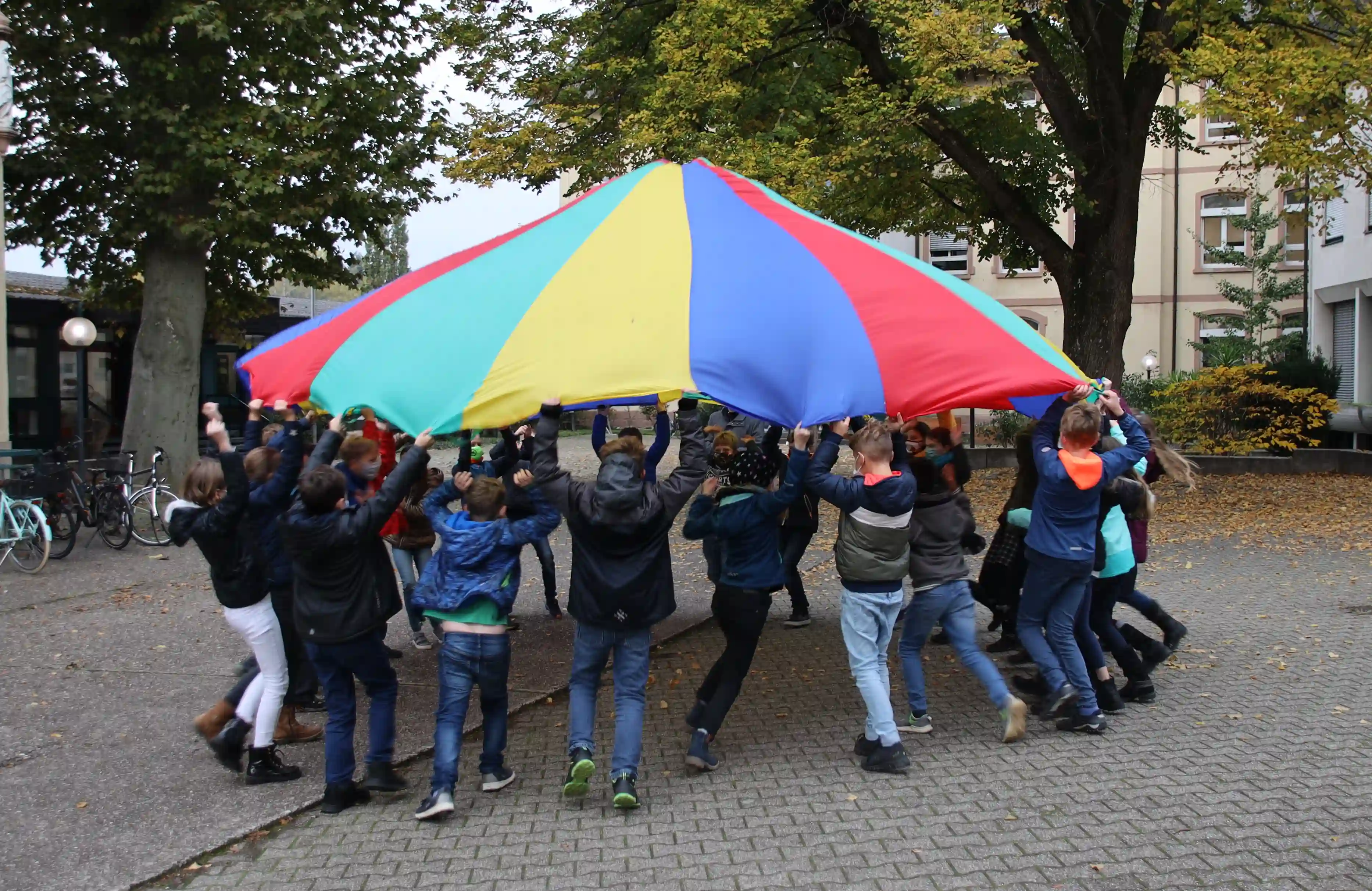 2025 Lender Gymnasium Schulseelsorge Schwungtuch (1)