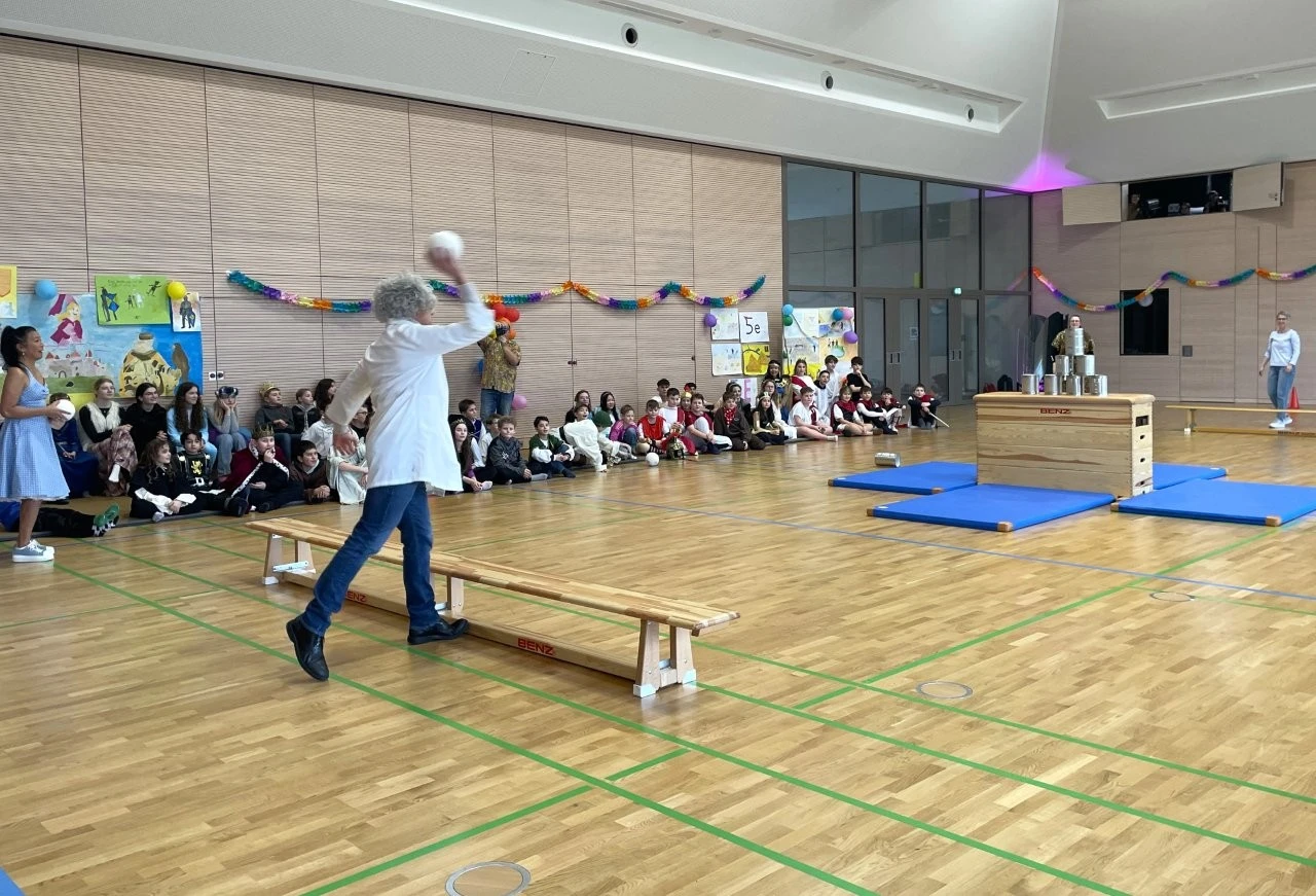 2025 02 Lender Gymnasium Schulleben Sextanerfastnacht (20)