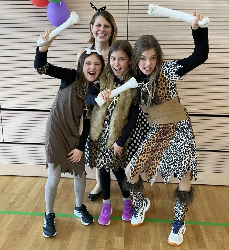 2025 02 Lender Gymnasium Schulleben Sextanerfastnacht (23)