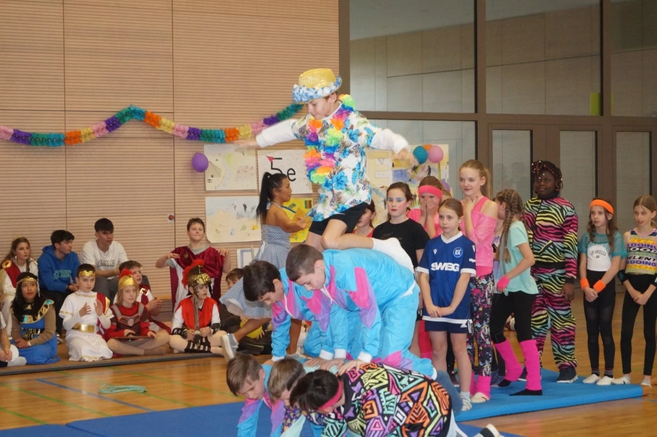 2025 02 Lender Gymnasium Schulleben Sextanerfastnacht (29)