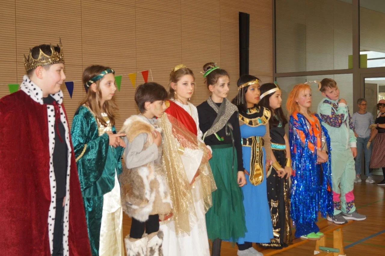 2025 02 Lender Gymnasium Schulleben Sextanerfastnacht (32)