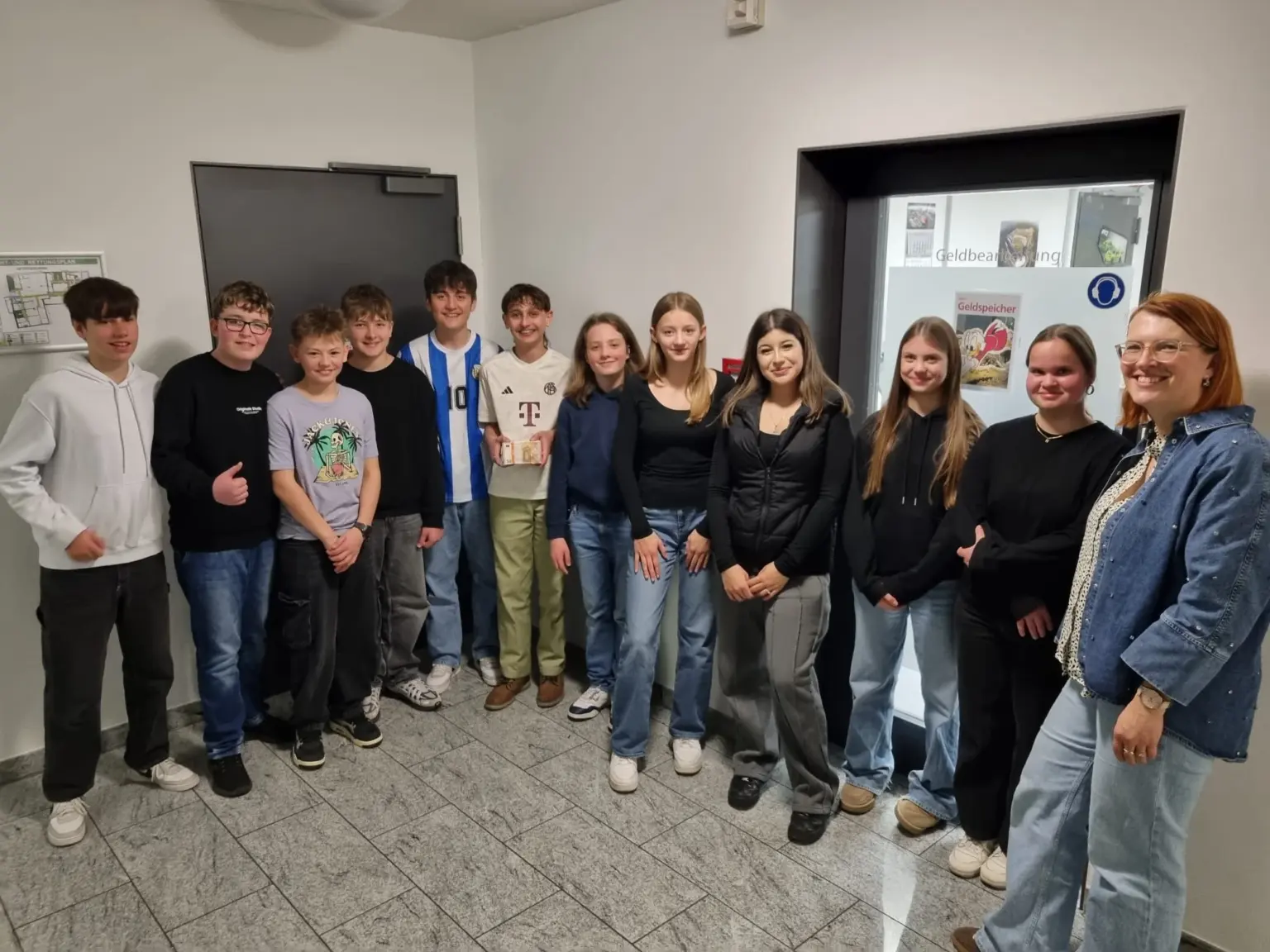 2025 03 Lender Gymnasium Wi Exkursion Volksbank (3)