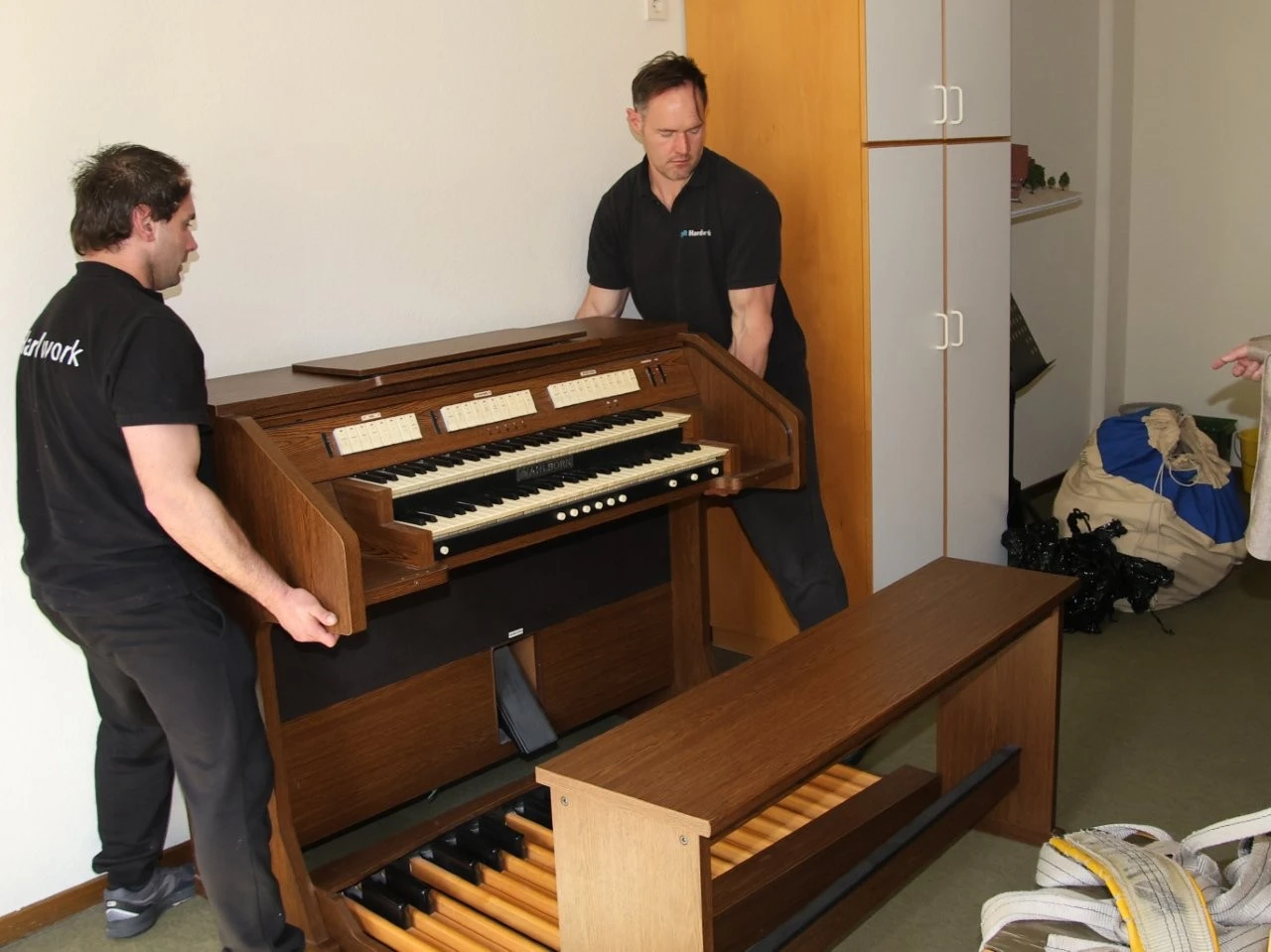 2025 04 Lender Gymnasium Musik Spende Musikinstrumente (4)