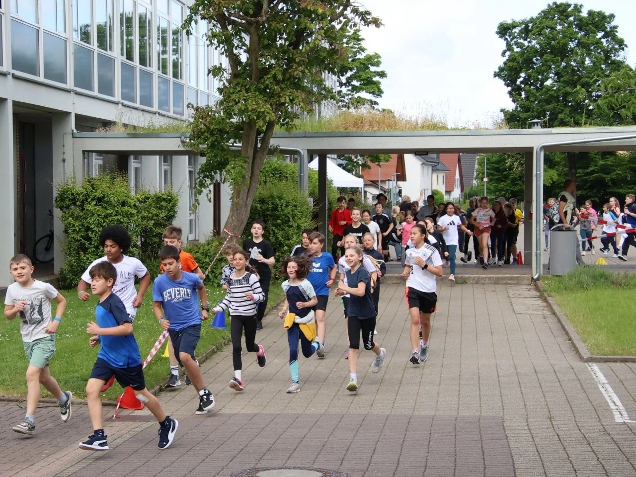 2025 05 Lender Gymnasium Sport Spendenlauf (08)