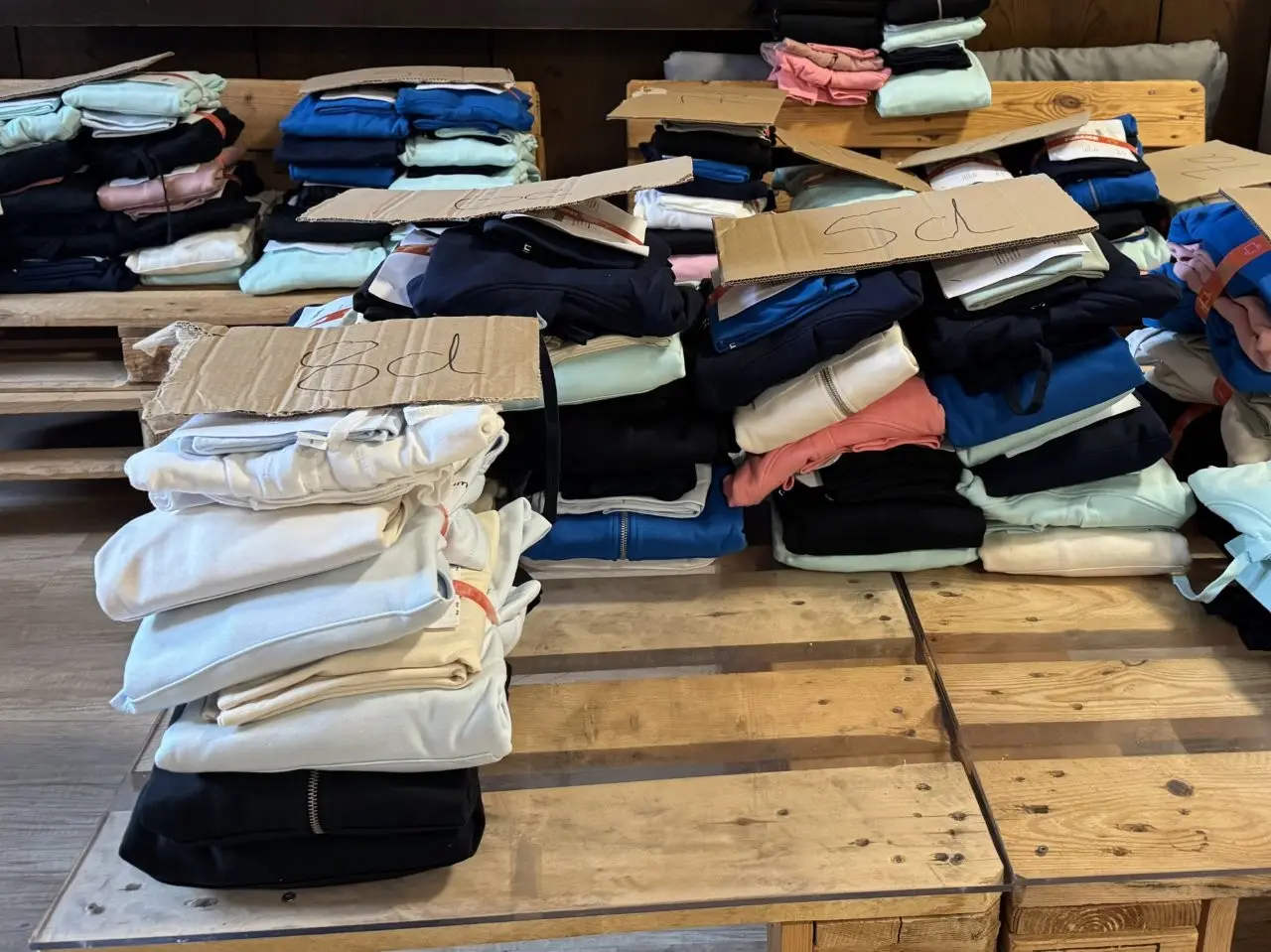 2025 11 lender gymnasium el mundo schulkleidung 1