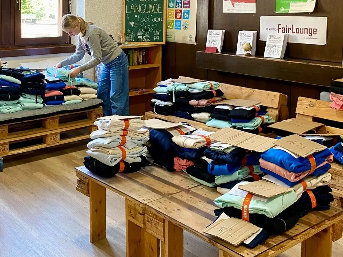 2025 11 lender gymnasium el mundo schulkleidung 5