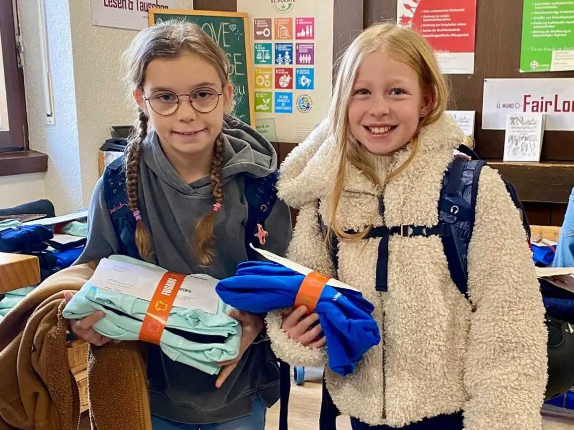 2025 11 lender gymnasium el mundo schulkleidung 7