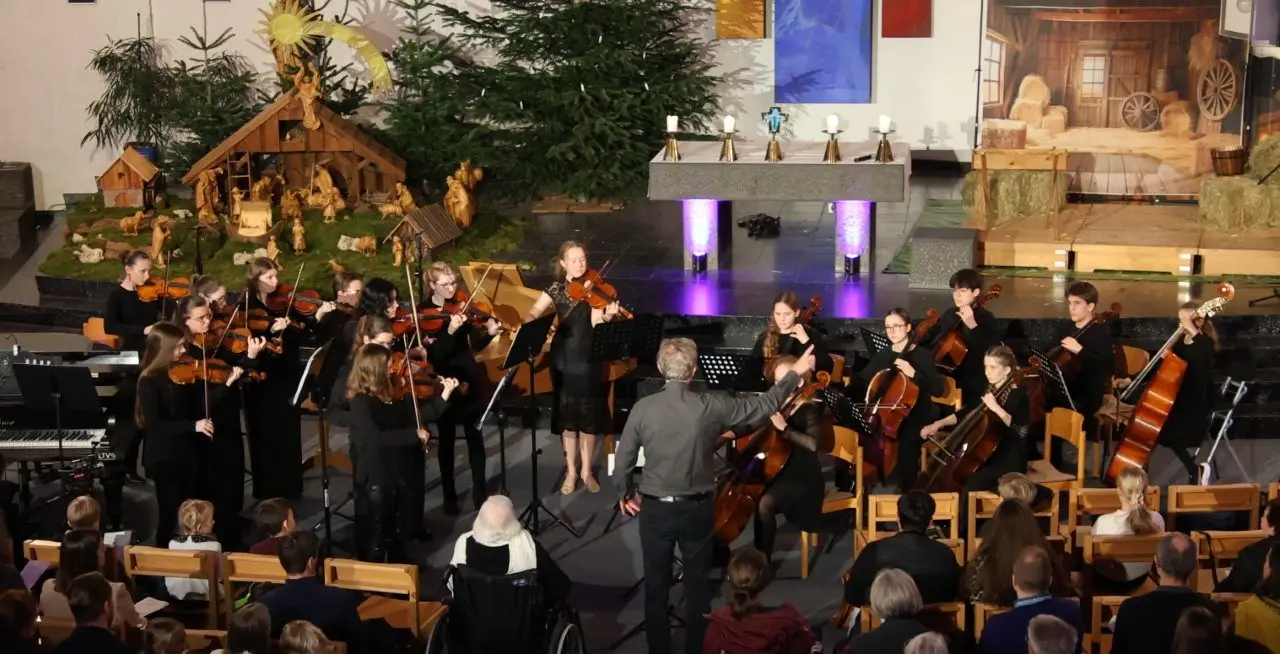 2025 12 lender gymnasium musik weihnachtskonzert streichorchester