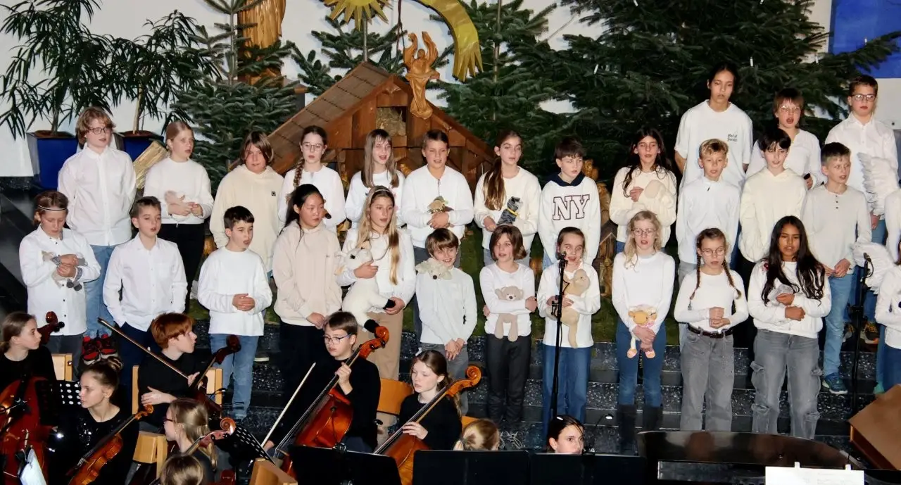 2025 12 lender gymnasium musik weihnachtskonzert unterstufenchor 5 6 1