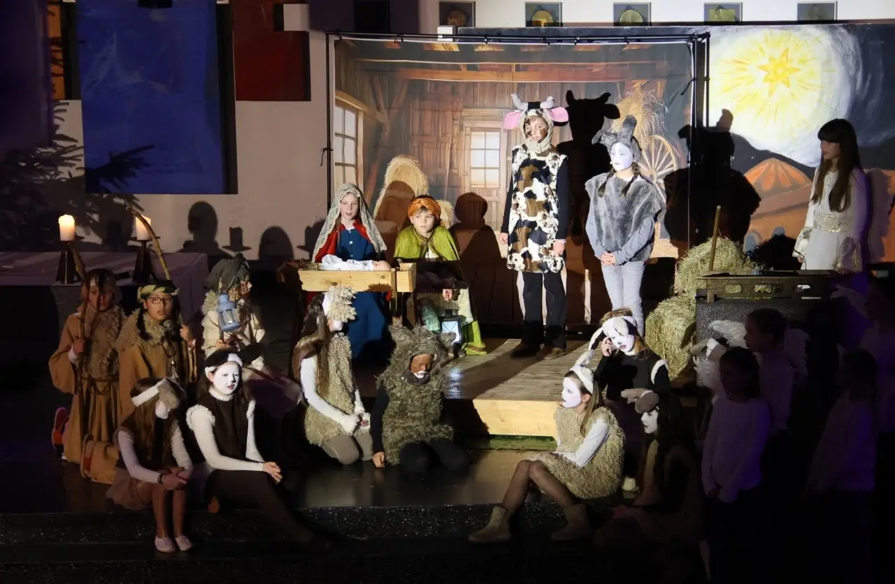 2025 12 lender gymnasium musik weihnachtskonzert unterstufentheater 2
