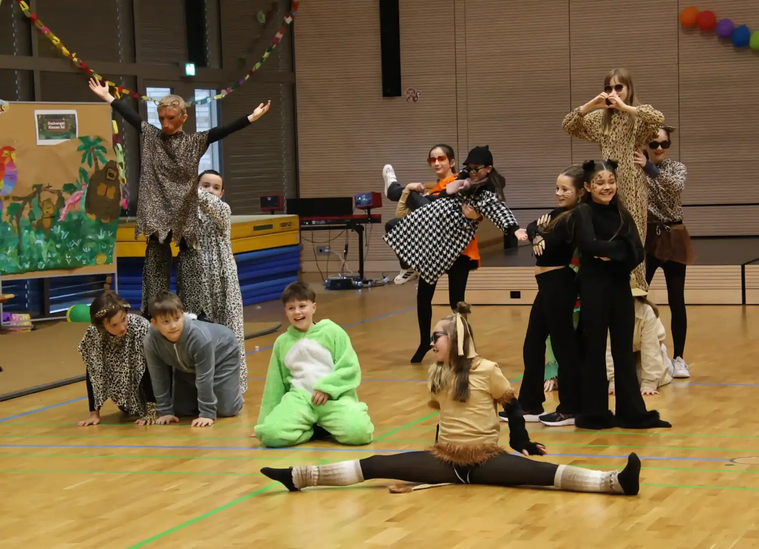 2026 02 Lender Gymnasium Schulleben Sextanerfastnacht (12)