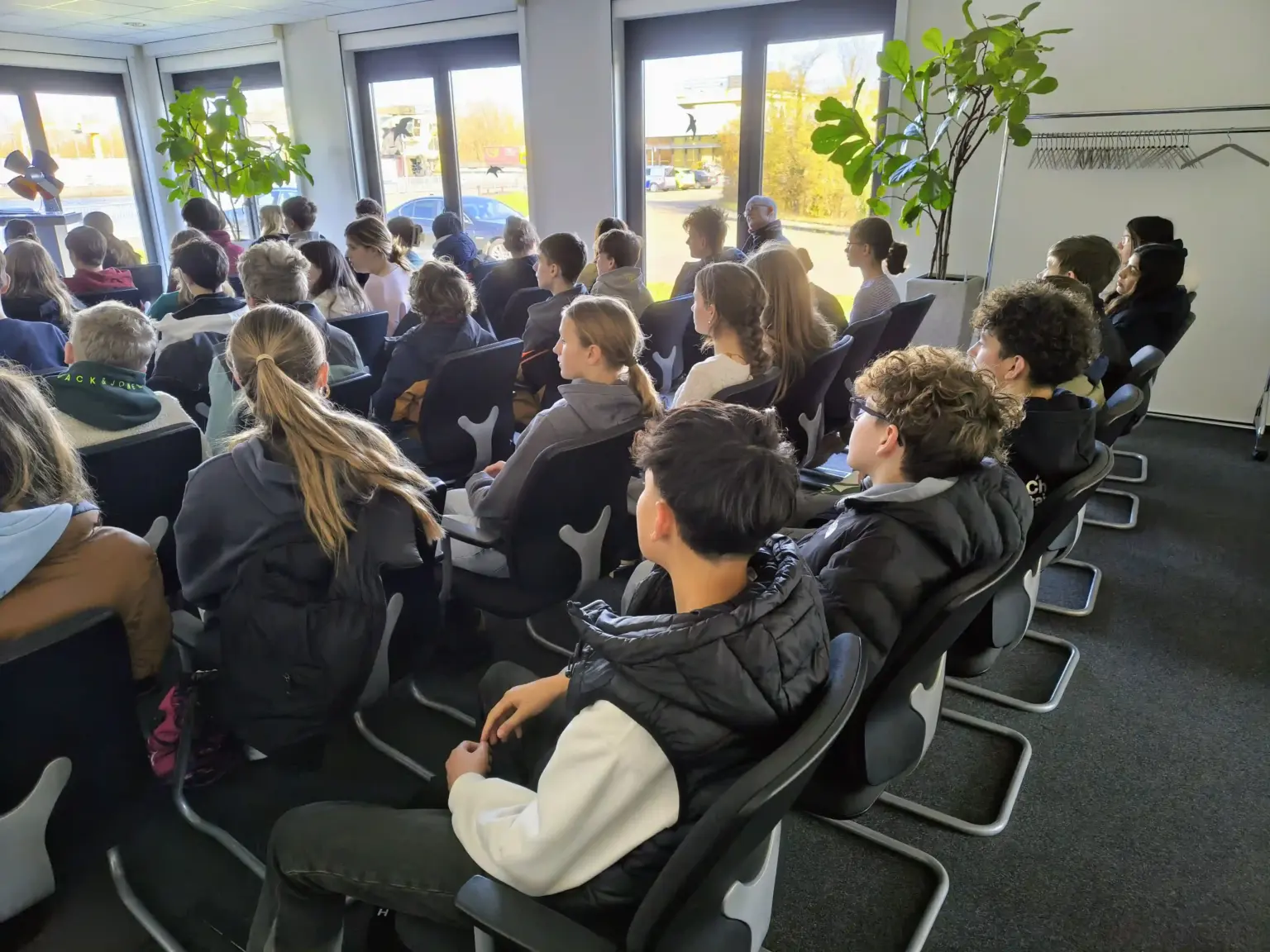 2026 03 Lender Gymnasium Physik Exkursion Iffezheim (1)