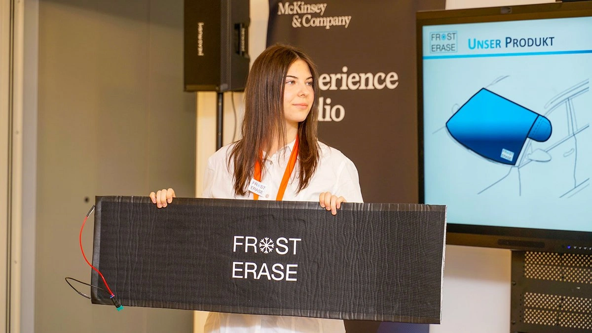 2026 03 Lender Gymnasium SK Jugend gründet PitchEvent für FrostErase (10)