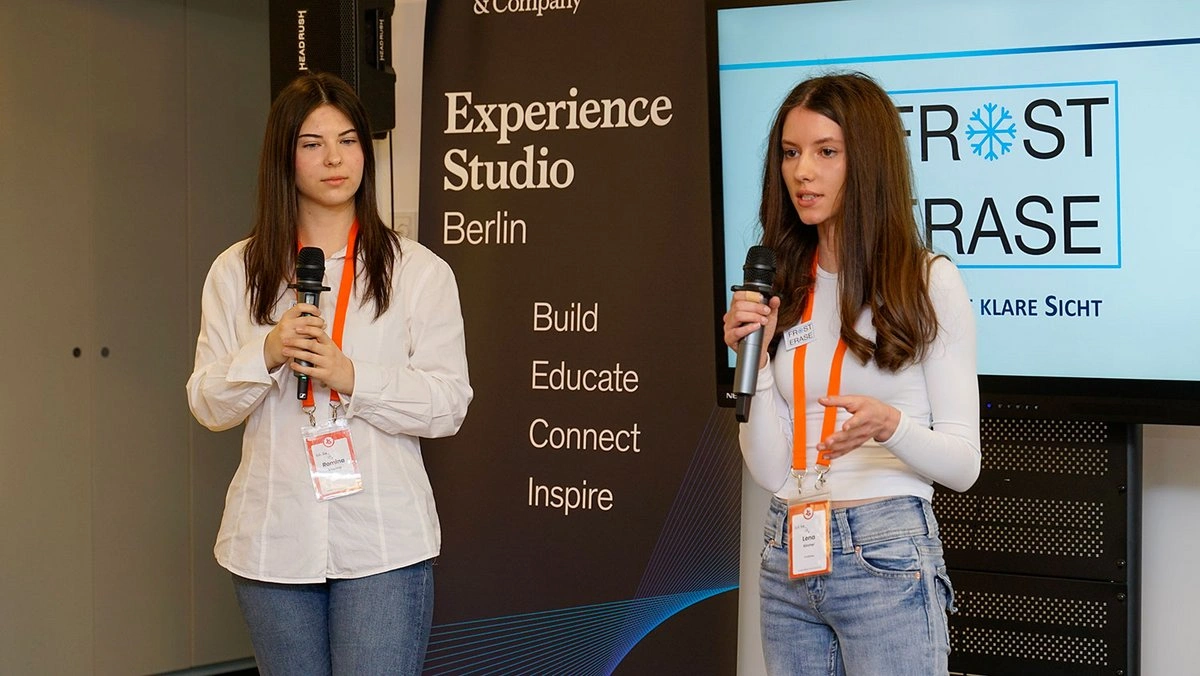 2026 03 Lender Gymnasium SK Jugend gründet PitchEvent für FrostErase (12)