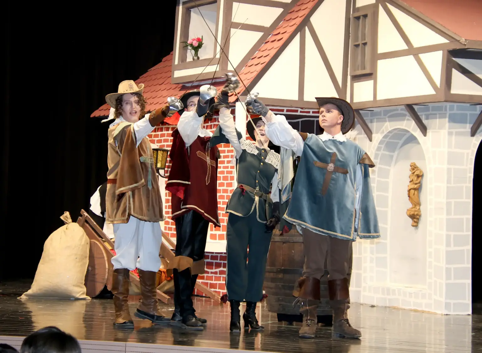 2026 03 Lender Gymnasium Theater Drei Musketiere (02)