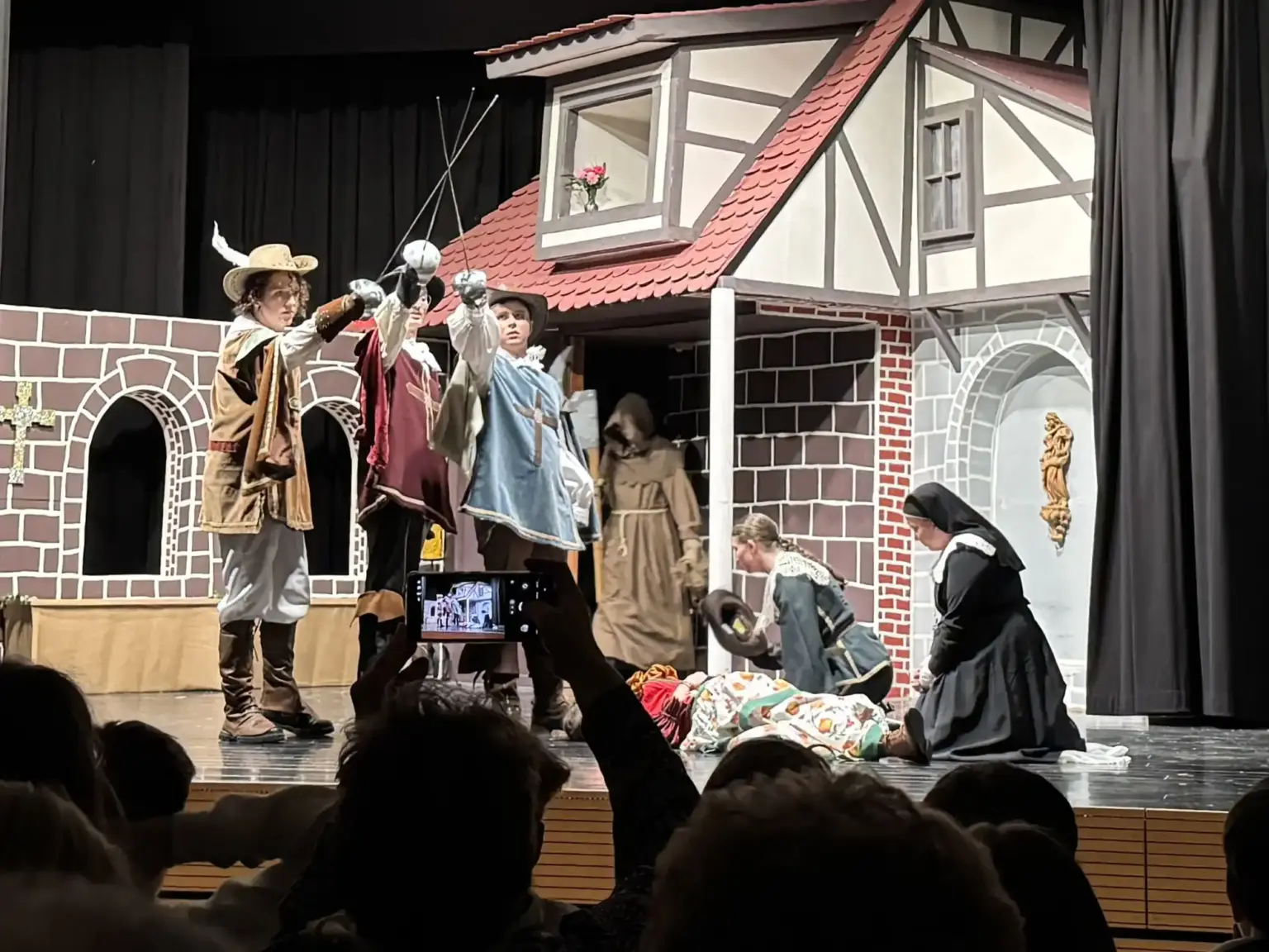 2026 03 Lender Gymnasium Theater Drei Musketiere (17)