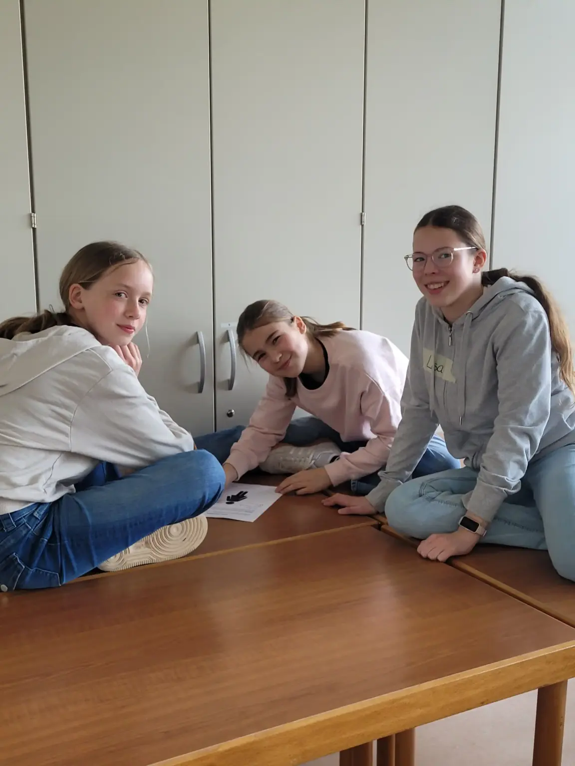 2026 04 Lender Gymnasium Schulsozialarbeit Mädchen SUCHT Junge (4)