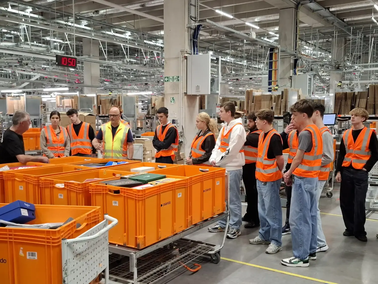 2026 06 Lender Gymnasium Wi Exkursion Zalando (04)