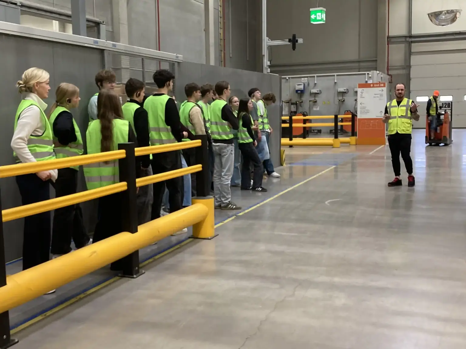 2026 06 Lender Gymnasium Wi Exkursion Zalando (06)
