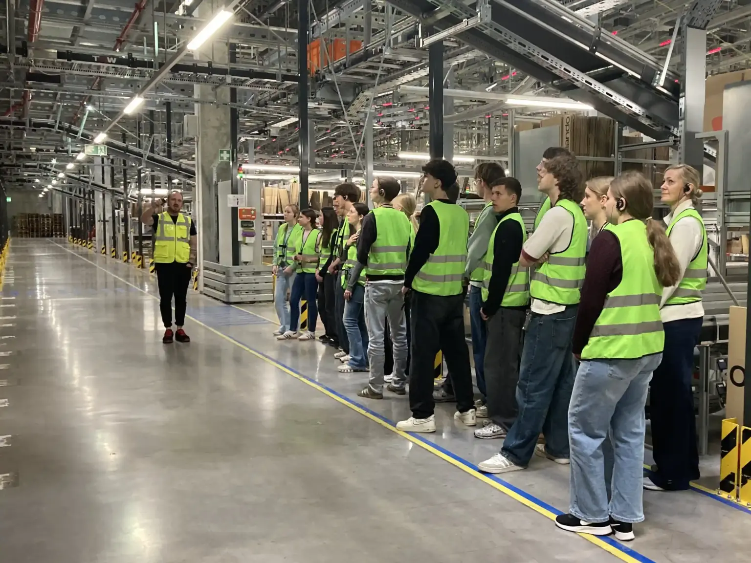 2026 06 Lender Gymnasium Wi Exkursion Zalando (08)