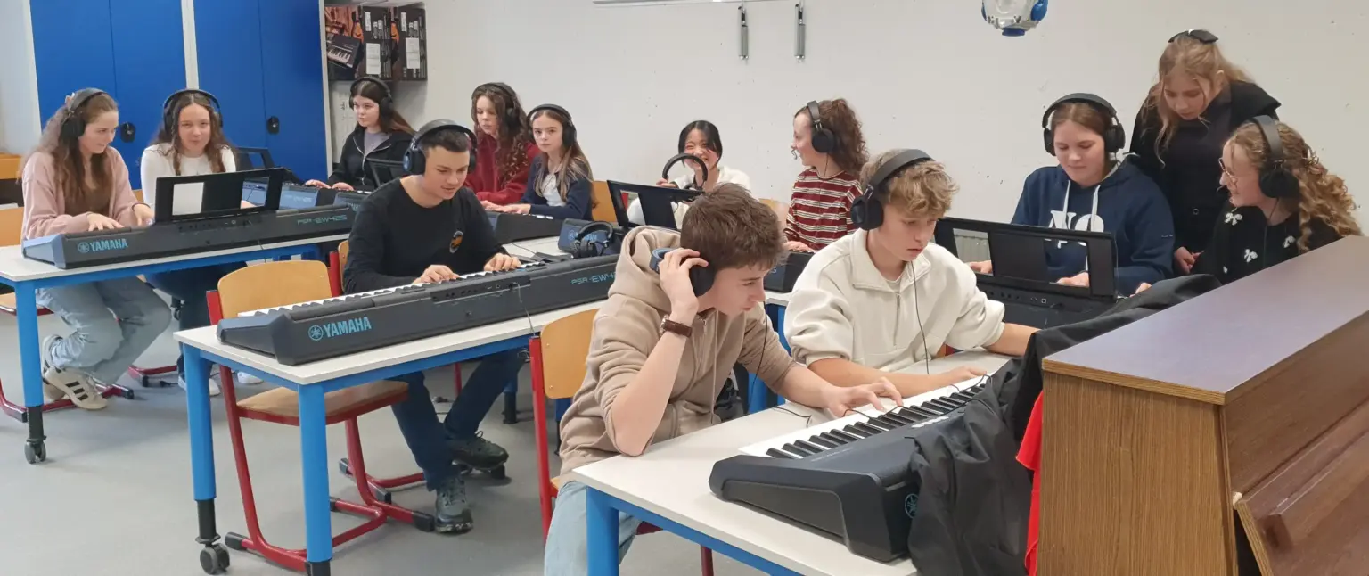 2026 07 Lender Gymnasium Musik Keyboardraum (3)