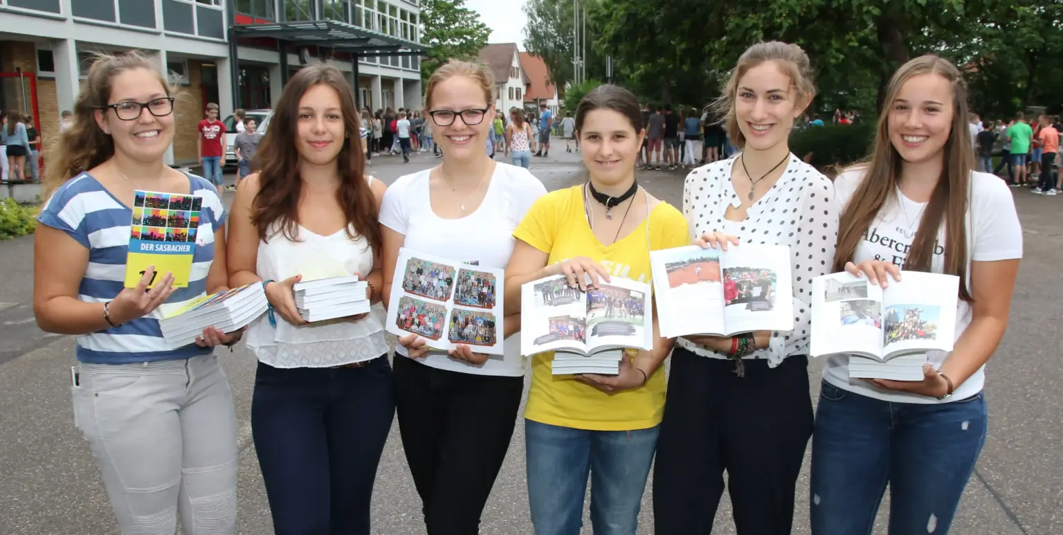 2026 10 Lender Gymnasium Der erste Sasbacher1 2017 Sasbacher erstmals in Farbe 2