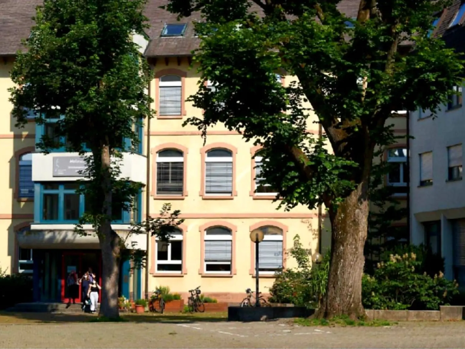 Lender Gymnasium Kachel Berufliches gymnasium